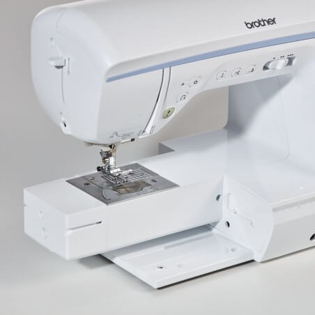Bras libre de la Brother NV2700 pour les manches et les jambes de pantalon
