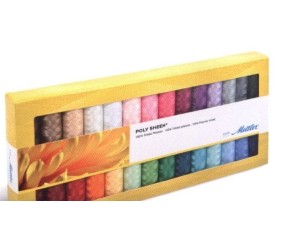 Détail des bobines de fil à broder Poly Sheen 200 m dans le coffret