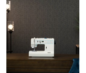 Machine à coudre PFAFF Smarter 260c - installée dans un atelier de couture