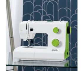 Machine à coudre Pfaff Smarter 140S installée sur un plan de travail