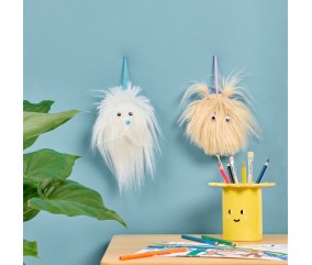 Tissu peluche à poils longs blanc en situation couture