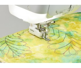 Régulateur de Point Intelligent Brother SR1 - en utilisation sur un ouvrage de quilting