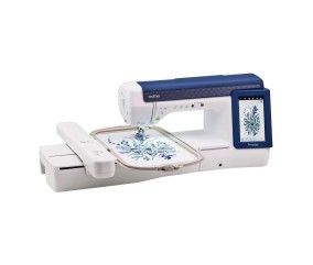 Brother Expedition BX1 - vue trois quarts avec l'unité de broderie