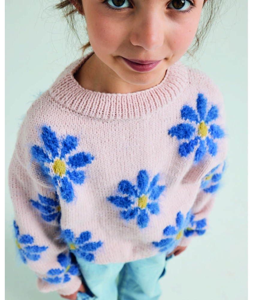Pull fille Tatiana fleurs jacquard - Patron tricot Phildar - modèle porté