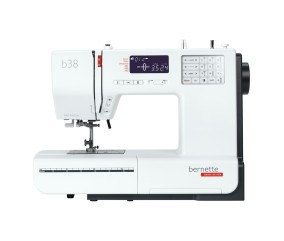 Machine à coudre Bernette B38 - vue de face, écran LCD et touches de sélection directe