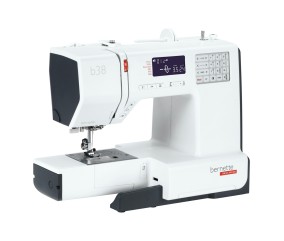 Machine à coudre Bernette B38 - bras libre dégagé pour les manches et les ourlets
