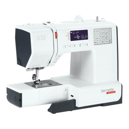 Machine à coudre Bernette B38 - bras libre dégagé pour les manches et les ourlets