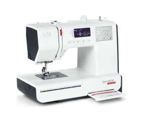 Machine à coudre Bernette B38 - tiroir du livret des points intégré au plateau
