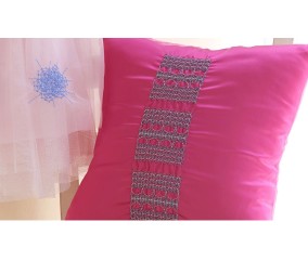 Coussin brodé en faux smocks - collection Brother n°14 BLECUSB14