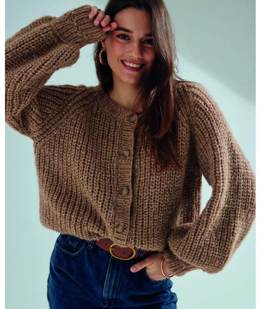 Gilet femme Alizée en alpaga cappuccino, côtes perlées - Patron tricot Phildar - modèle fini