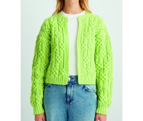 Gilet femme Cheerful vert anis, torsades - Patron tricot Pingouin - modèle fini