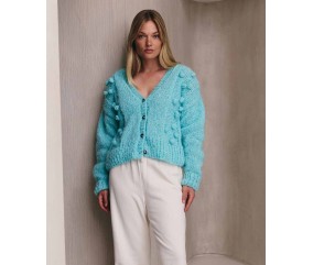 Gilet femme Courtney en mohair brossé bleu radiance, noppes - Patron tricot Pingouin - modèle fini