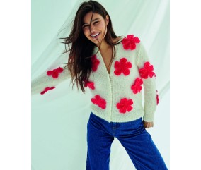 Gilet femme Cybil en mohair coton craie, fleurs pastèque - Patron tricot Phildar - modèle fini
