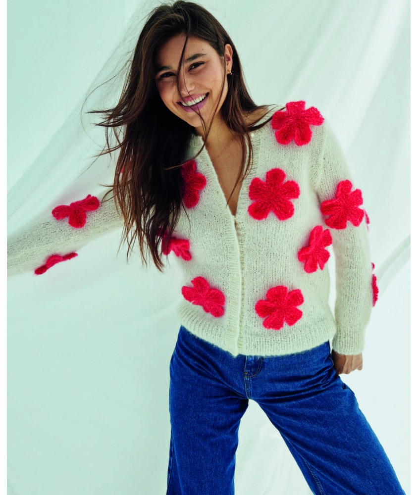 Gilet femme Cybil en mohair coton craie, fleurs pastèque - Patron tricot Phildar - modèle fini