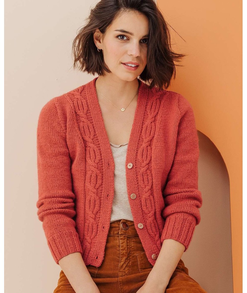 Gilet femme Edna en laine biologique blush, torsades - Patron tricot Phildar - modèle fini