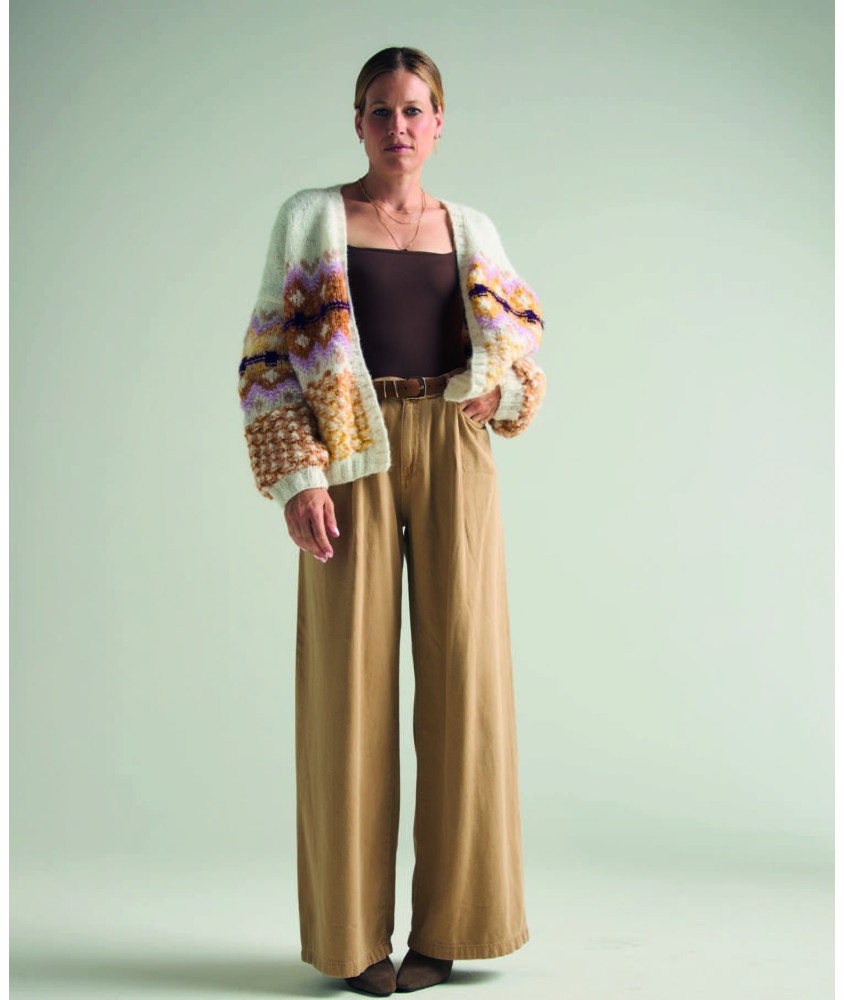 Gilet long femme Élio écru avec manches jacquard multicolores - Patron tricot Phildar - modèle fini