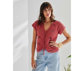 Gilet femme Émée au crochet, coloris hibiscus, manches courtes - Patron Phildar - modèle fini