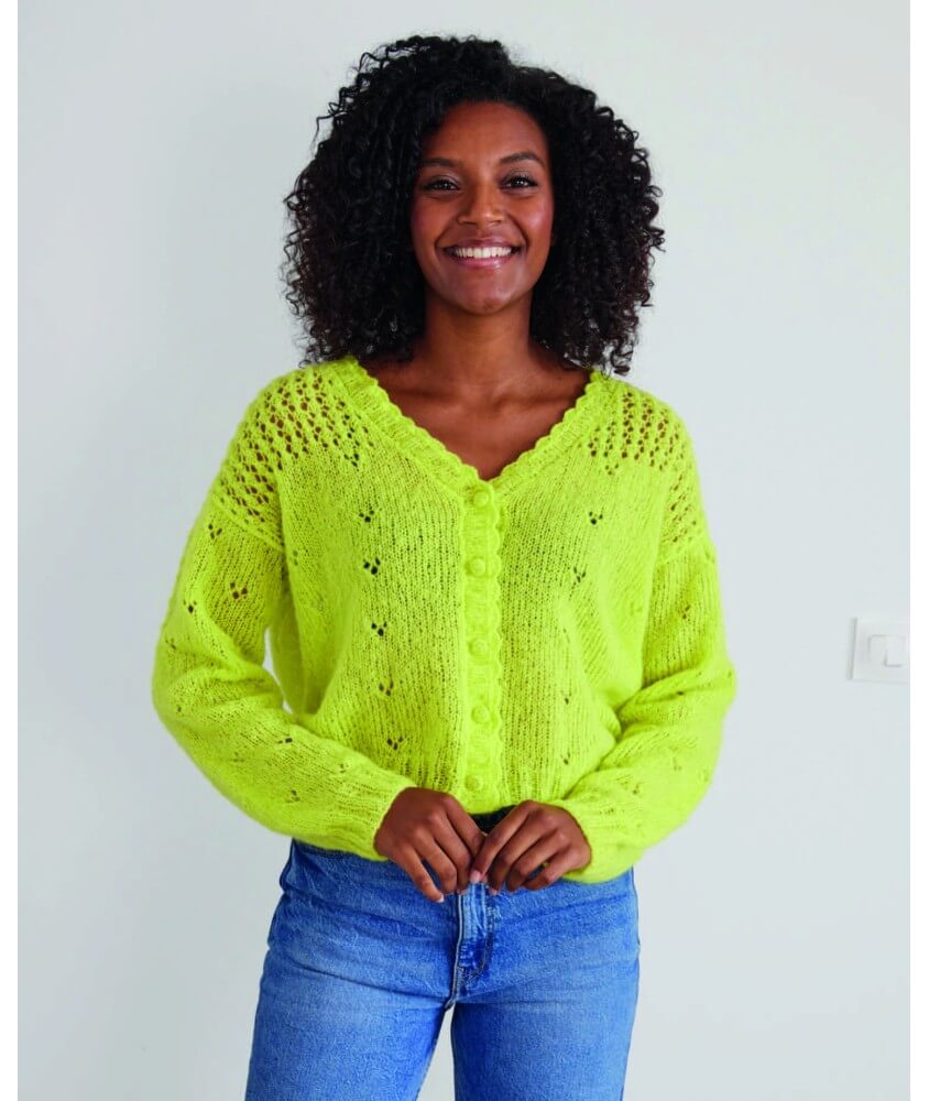 Gilet femme Irène en jaune absinthe, points fantaisie ajourés - Patron tricot Phildar - modèle fini