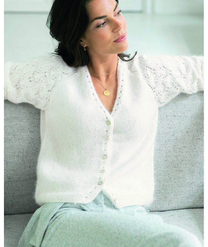Gilet femme Luiza en angora ivoire, épaules ajourées - Patron tricot Phildar - modèle fini