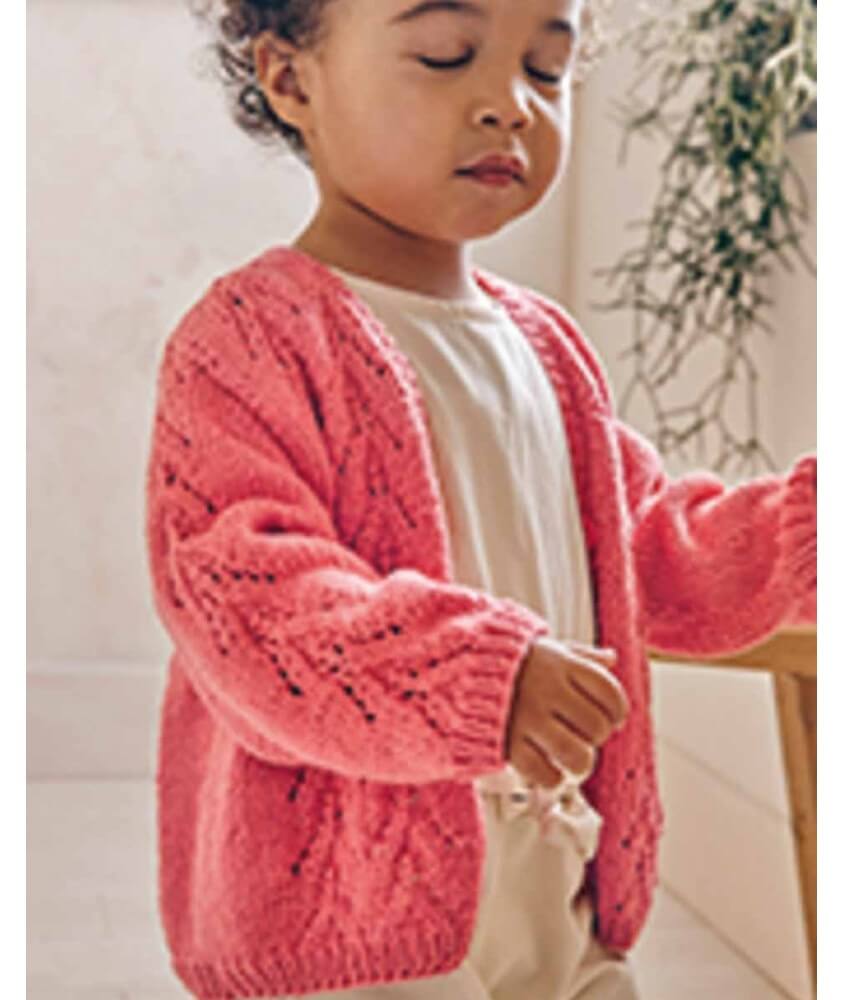 Gilet fille Vanda en coton pétunia, point fantaisie aux manches - Patron tricot Phildar - modèle fini