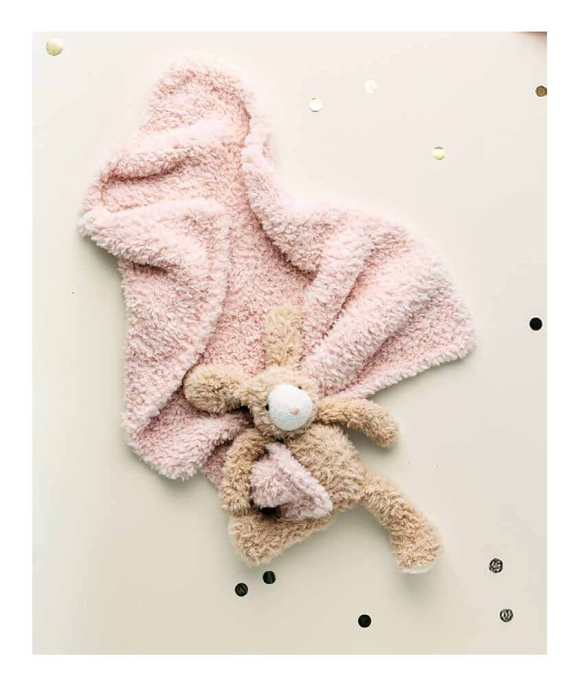 Couverture et doudou lapin Zazu, fourrure biche et poudre - Patron Phildar - modèle fini