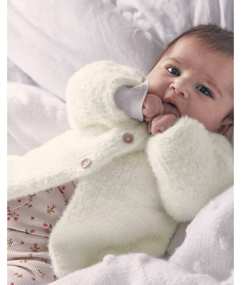 Manteau bébé Rosella en fil duveteux écru - Patron tricot Phildar - modèle fini