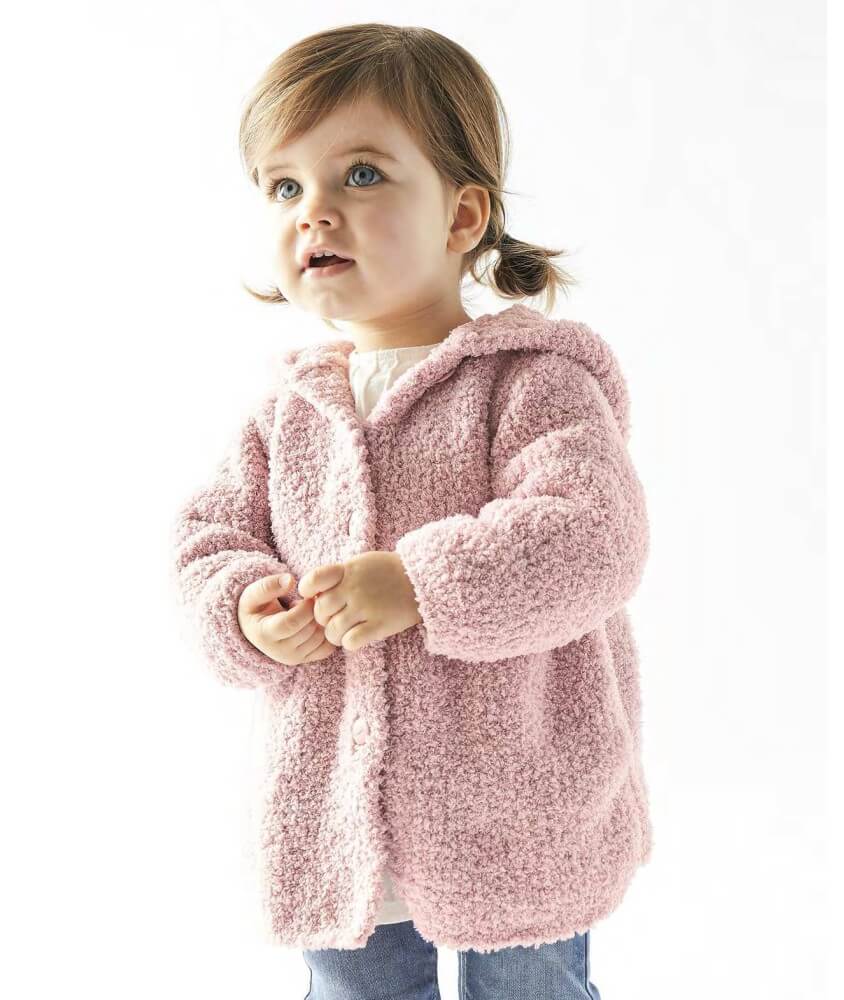 Manteau fille Nellia en fil doudou rose, capuche - Patron tricot Phildar - modèle fini