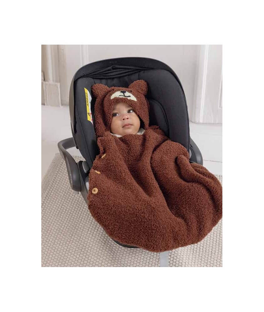 Nid d'ange bébé Benjamin en fil doudou ourson, capuche à oreilles - Patron tricot Phildar - modèle fini