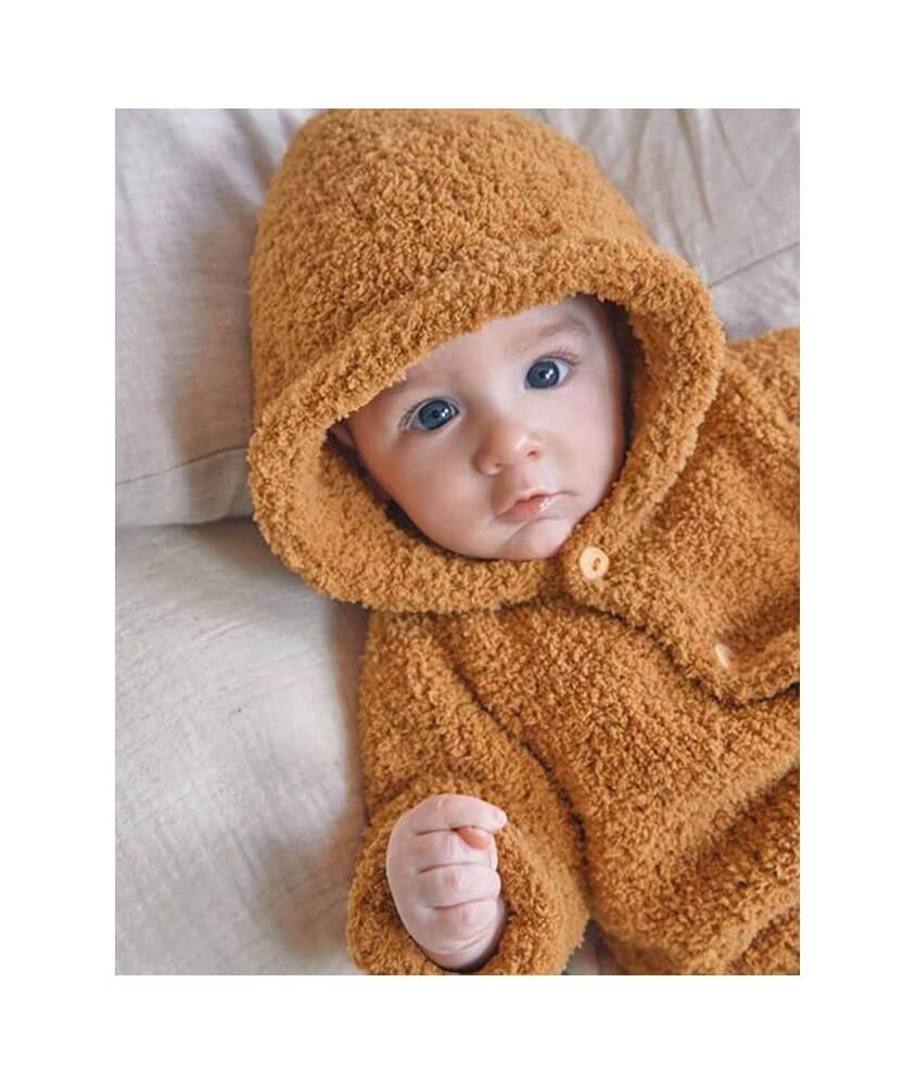 Paletot bébé Randy en fil doudou miel, capuche à oreilles - Patron tricot Phildar - modèle fini