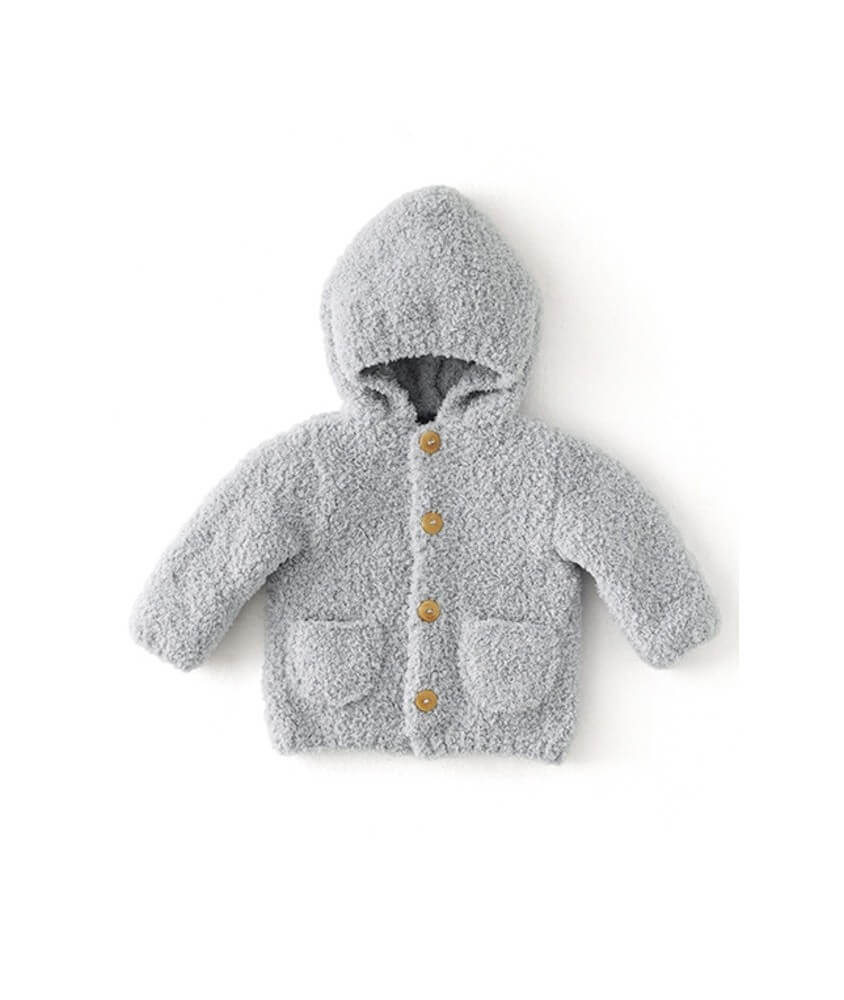 Paletot à capuche bébé Henry en fil doudou givre, poches plaquées - Patron tricot Phildar - modèle fini