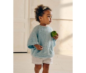 Poncho fille Josie en laine opale, emmanchures raglan - Patron tricot Phildar - modèle fini