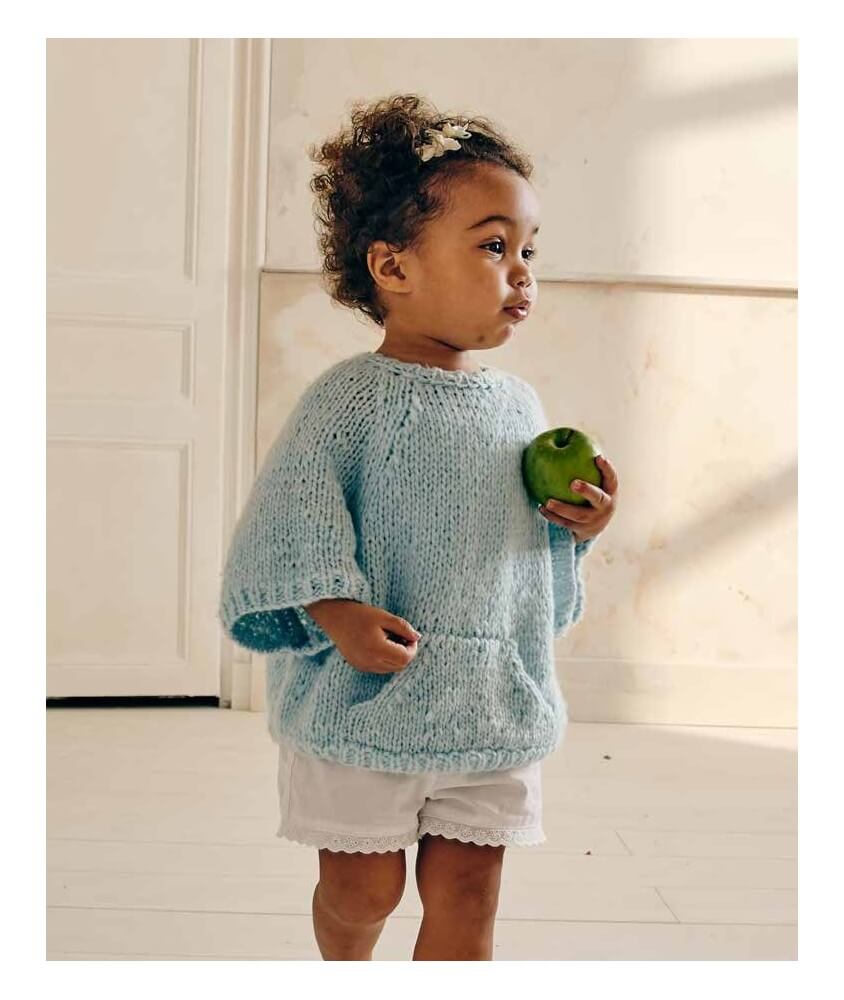 Poncho fille Josie en laine opale, emmanchures raglan - Patron tricot Phildar - modèle fini