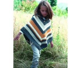 Poncho fille Cara en jersey rayé acier, girafe, écru et sable - Patron tricot Phildar - modèle fini
