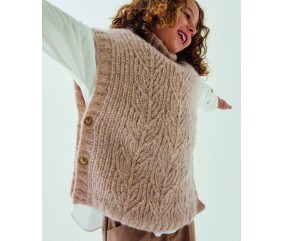 Poncho enfant Jennifer en laine rosée, côtes perlées et boutons bois - Patron tricot Phildar - modèle fini