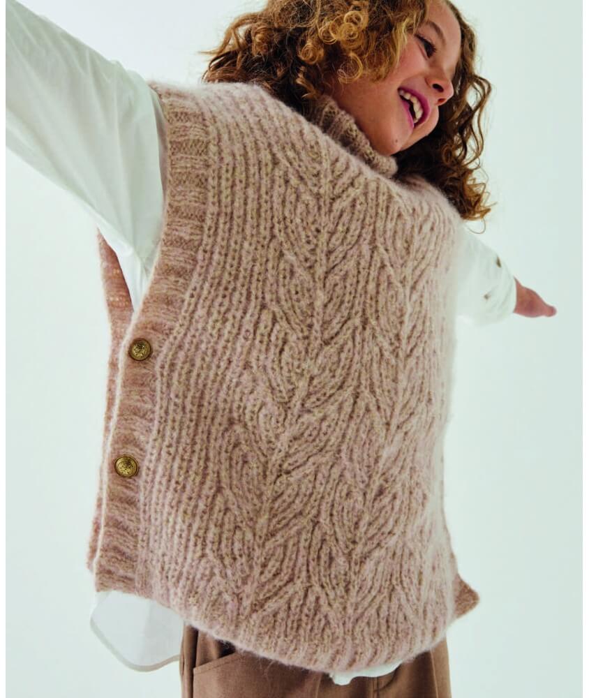 Poncho enfant Jennifer en laine rosée, côtes perlées et boutons bois - Patron tricot Phildar - modèle fini