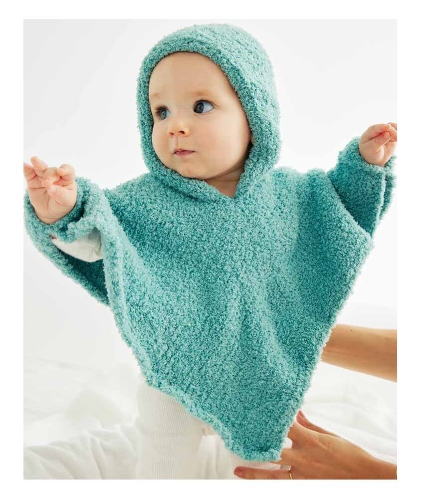 Poncho bébé Benjamin à capuche en fil doudou amande - Patron tricot Phildar - modèle fini