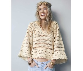 Pull femme au crochet en coton écru, carrés assemblés et points ajourés - Patron Phildar - modèle fini