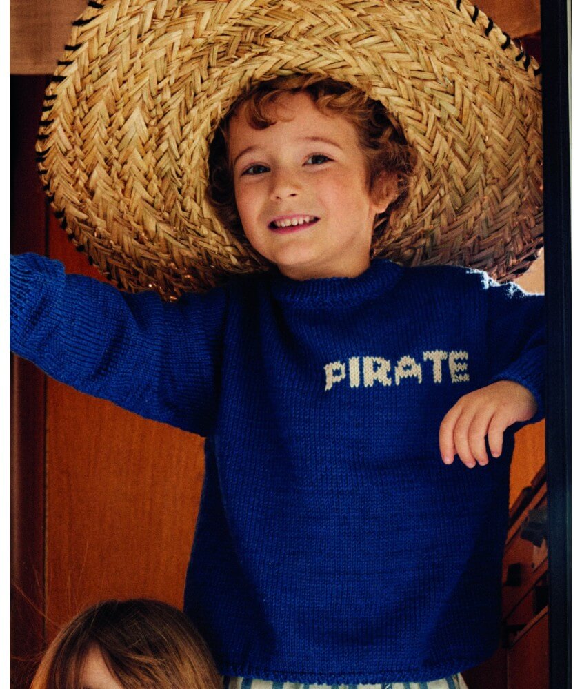 Pull enfant Dimitri en coton marine, jacquard écru sur le devant - Patron tricot Phildar - modèle fini