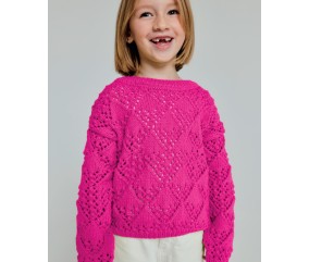Pull fille Maeva en laine fuchsia, point ajouré et losanges - Patron tricot Phildar - modèle fini