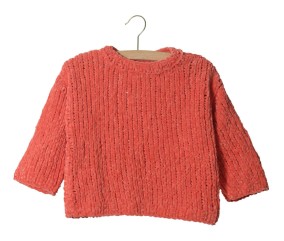 Pull enfant Santiago en fil velours corail, jersey grosses aiguilles - Patron Pingouin - modèle fini