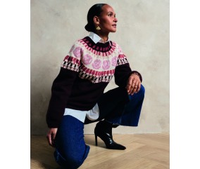 Pull femme Aimée au crochet, brun auburn et empiècement jacquard fleuri - Patron Phildar - modèle fini
