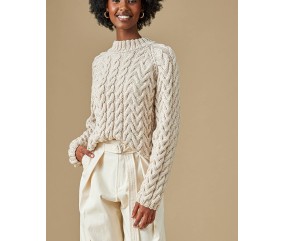 Pull femme Apaches en laine beige, larges torsades - Patron tricot Pingouin - modèle fini