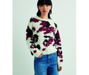 Pull femme Astrid en laine écru, grand jacquard grenade et noir - Patron tricot Pingouin - modèle fini