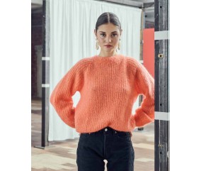 Pull femme Béatrice en mohair abricot, côtes perlées et manches ballon - Patron tricot Phildar - modèle fini