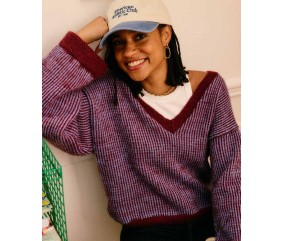 Pull femme Cassie en fausses côtes bicolores grenade et hortensia, col V - Patron tricot Pingouin - modèle fini
