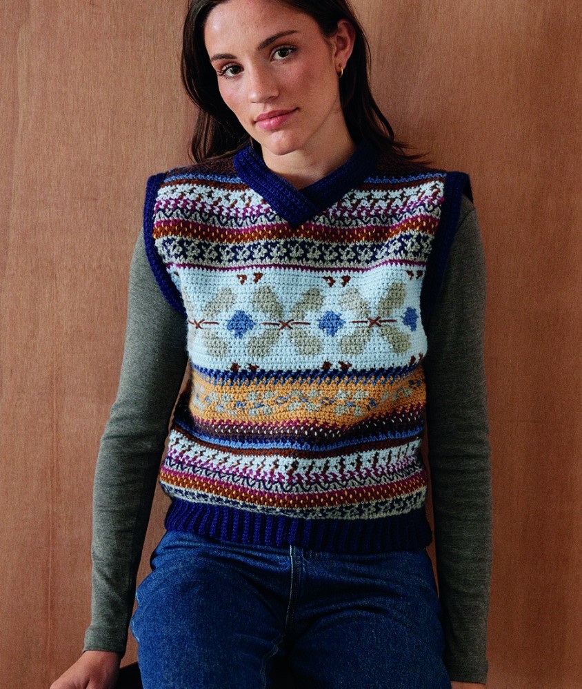 Pull femme Cian au crochet, jacquard huit coloris en mailles serrées - Patron Pingouin - modèle fini