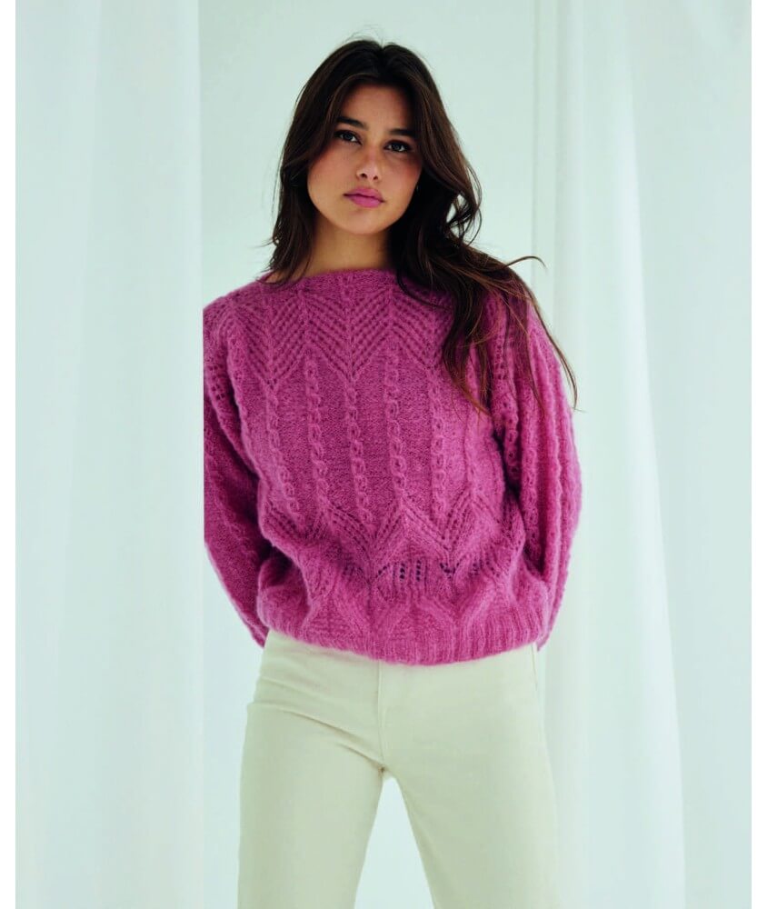 Pull femme Coleen en mohair vieux rose, torsades et points fantaisie - Patron tricot Phildar - modèle fini