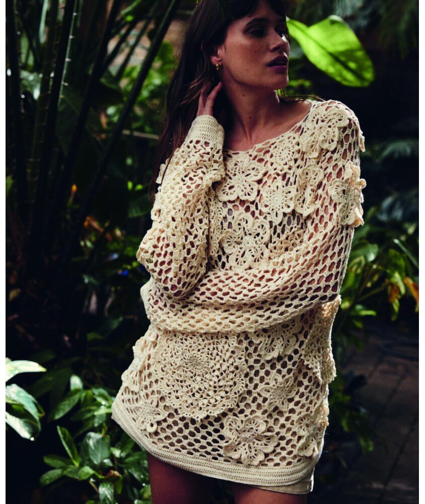 Pull femme Élinor au crochet, coton ivoire et motifs ajourés - Patron Phildar - modèle fini