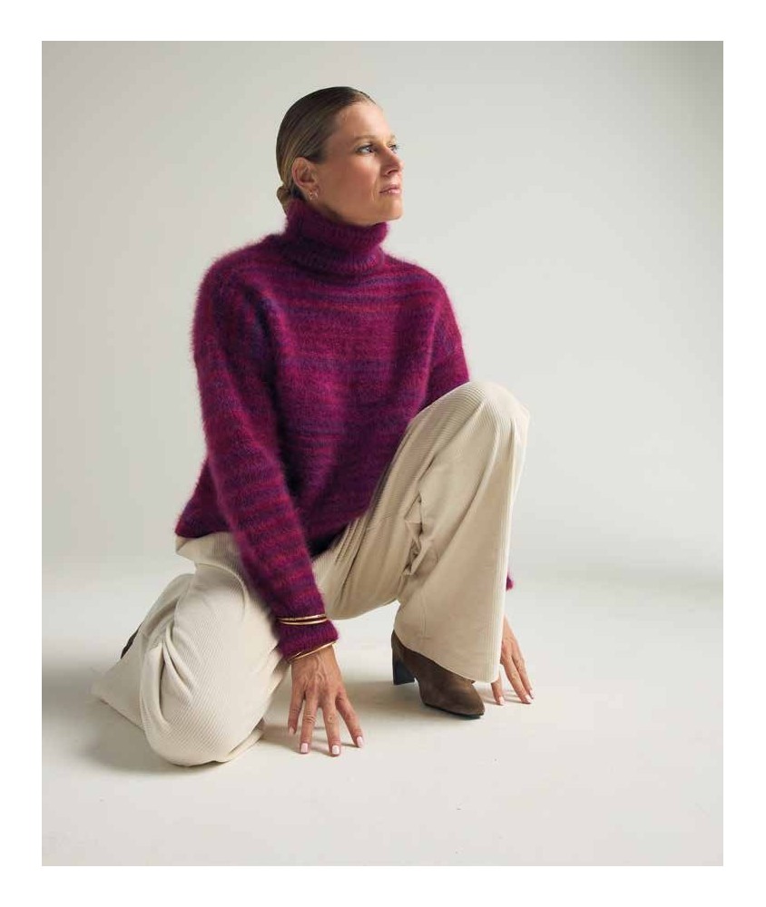 Pull femme Elvire en mohair imprimé grenat, col roulé - Patron tricot Phildar - modèle fini