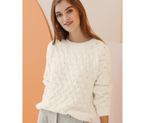 Pull femme Elween en fil duveteux écru, point fantaisie en relief - Patron tricot Phildar - modèle fini